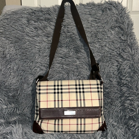 Burberry Fold Down Crossbody. - Picture 1 of 12